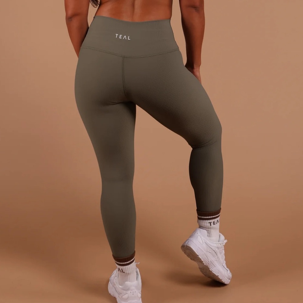 Essential Full Leggings in Ribbed Olive